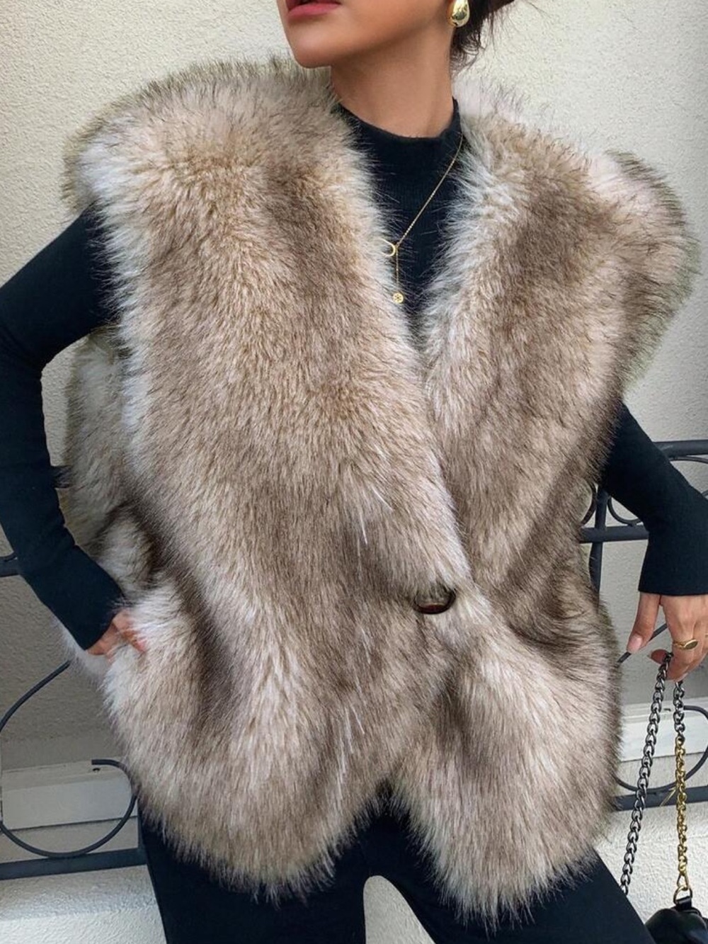 Women's V-Neck Loose Casual Sleeveless Fluffy Vest Winter Jacket Vest Faux